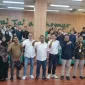 “Cak Item, Ketua PWI Jatim, menyoroti esensi jurnalis cerdas dan etis dalam mengontrol kebijakan pemerintah. 