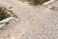 Beberapa bagian dari pembangunan tersebut dilaporkan rusak dan diduga tidak sesuai dengan rencana anggaran biaya.