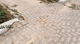 Beberapa bagian dari pembangunan tersebut dilaporkan rusak dan diduga tidak sesuai dengan rencana anggaran biaya.