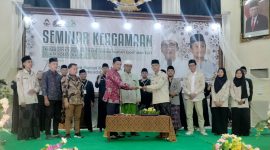 Saat pemotongan tumpeng secara simbolis  milad ke 26 tahun UKM IQDA IAIN Madura (Dok. Kominfo Departemen IQDA IAIN Madura)