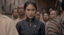 Perjalanan cinta dan penemuan jati diri seorang perajin berbakat dimulai saat ia menentang tradisi industri rokok kretek di Indonesia pada tahun 1960-an. (Foto; netfilx)