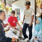 Satpol PP Pamekasan melakukan penyuluhan kepada masyarakat tentang bahaya rokok ilegal. 