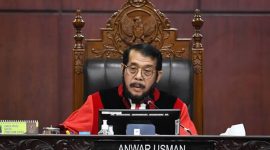 Ketua Mahkamah Konstitusi (MK) Anwar Usman diberhentikan dari jabatannya.