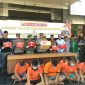Saat Penyitaan Bukti dalam konferensi pers Akhir Tahun 2023 Polres Pamekasan