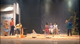 Pementasan yang disajikan oleh Teater Fataria secara keseluruhan mengangkat isu-isu sosial dan menyajikan kritik cerdas terhadap pemerintah.