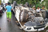 Pengemudi mobil Mitsubishi Pajero Sport bernomor polisi L 1320 NM meninggal dunia setelah mengalami kecelakaan tunggal di Jalan Raya Panglegur, Kecamatan Tlanakan, Kabupaten Pamekasan, Rabu (3/5/2023). Foto/ist