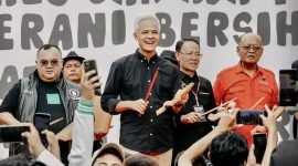 Ganjar menyapa warga di Majalengka. Foto/@ganjarpranowo
