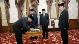 Pejabat (Pj) Bupati Pamekasan, Masrukin, melantik Achmad Faisol sebagai Pejabat (Pj) Sekretaris Daerah (Sekda) di tengah upaya membangun kerja sama tim yang solid di tengah tantangan keuangan yang dihadapi.