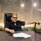 H. Her, memberikan Keterangan pers terkait aksi viral bagi-bagi uang.