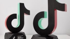 TikTok merupakan platform yang sangat potensial untuk menghasilkan uang. Jika Anda memiliki kreativitas dan kemampuan membuat video yang menarik, Anda bisa memanfaatkan TikTok untuk meraup cuan.