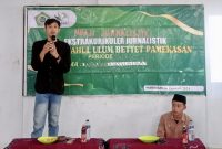 Pelatihan yang berlangsung di ruang kelas  Jurnalistik Putra MA Miftahul Ulum, Pamekasan.