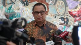 Ari Dwipayana dalam keterangan pers usut soal wacana Pemakzulan Jokowi, Dok. Resizemedia