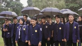 BEM UTM Bangkalan Kibarkan Bendera Hitam, Suarakan Seruan Moral untuk Demokrasi yang Sehat.