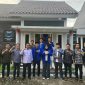 Nailur Rahman (tengah) diampingi rektor IAIN Madura, Saiful Hadi dan pengurus, senior PMII komisariat IAIN Madura.