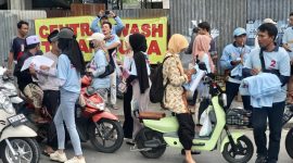 Relawan Pilar 08 Prabowo-Gibran turun tangan untuk mendukung pendidikan di Pamekasan. Mereka dengan sukarela mendistribusikan ribuan paket alat tulis gratis kepada masyarakat. 