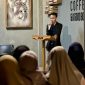 Bara' Nur saat menyampaikan pemikiran Hannah Arendt tentang tindakan politik artifisial.