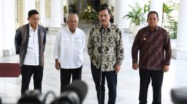 Menteri Koordinator Bidang Kemaritiman dan Investasi Luhut Binsar Pandjaitan menyampaikan keterangan pers usai mengikuti rapat terbatas (ratas) yang dipimpin Presiden Joko Widodo terkait persiapan penyelenggaraan World Water Forum (WWF) ke-10 yang akan digelar pada 19-20 Mei 2024 mendatang di Pulau Bali.