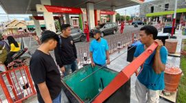 Polres Pamekasan melakukan pengecekan di sejumlah Stasiun Pengisian Bahan Bakar Umum (SPBU) di Kabupaten Pamekasan. (foto: humas polres)