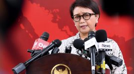 Menteri Luar Negeri Retno Marsudi menyampaikan keterangan pers di Kompleks Istana Kepresidenan Jakarta, pada Selasa, 16 April 2024. Foto: BPMI Setpres/Rusman