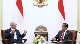 Presiden Joko Widodo menerima delegasi Apple di Istana Merdeka, Jakarta, pada Rabu, 17 April 2024. Pertemuan tersebut berfokus pada eksplorasi rencana strategis Apple, termasuk peluang ekspansi Apple di Indonesia dan integrasi lebih dalam ke dalam rantai pasok global.