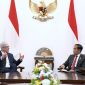 Presiden Joko Widodo menerima delegasi Apple di Istana Merdeka, Jakarta, pada Rabu, 17 April 2024. Pertemuan tersebut berfokus pada eksplorasi rencana strategis Apple, termasuk peluang ekspansi Apple di Indonesia dan integrasi lebih dalam ke dalam rantai pasok global.