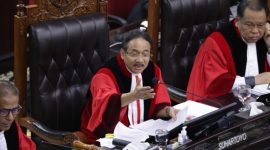 Ketua MK Suhartoyo memimpin jalannya sidang pengucapan putusan perkara Perselisihan Hasil Pemilihan Umum Presiden dan Wakil Presiden Tahun 2024, Senin (22/02) di Ruang Sidang MK. doc/mkri