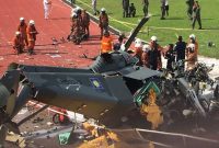 Puing-puing helikopter Angkatan Bersenjata Malaysia terlihat setelah mengalami kecelakaan udara di pangkalan Angkatan Laut Kerajaan Malaysia (RMN) di Lumut. (Foto: Kapten (RTD) Dr Md Hassan Omar (RMN)/New Straits Times)