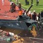 Puing-puing helikopter Angkatan Bersenjata Malaysia terlihat setelah mengalami kecelakaan udara di pangkalan Angkatan Laut Kerajaan Malaysia (RMN) di Lumut. (Foto: Kapten (RTD) Dr Md Hassan Omar (RMN)/New Straits Times)