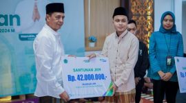 Masrukin, Pj Bupati Pamekasan Memberikan Santunan Jaminan Kematian sebagai Penghargaan bagi Ahli Waris Guru Ngaji