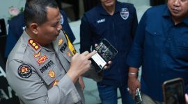 Kabidhumas Polda Jatim, Kombes Pol. Dirmanto memberikan keterangan terkait penangkapan 3 kreator youtobe Akeloy.