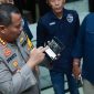 Kabidhumas Polda Jatim, Kombes Pol. Dirmanto memberikan keterangan terkait penangkapan 3 kreator youtobe Akeloy.