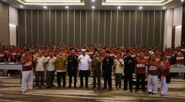 Foto bersama: Bea Cukai Madura dan Satpol PP Kabupaten Pamekasan dalam upaya pemberantasan peredaran rokok ilegal di wilayah setempat melalui kegiatan sosialisasi peraturan perundang-undangan di bidang Cukai.