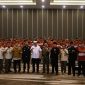Foto bersama: Bea Cukai Madura dan Satpol PP Kabupaten Pamekasan dalam upaya pemberantasan peredaran rokok ilegal di wilayah setempat melalui kegiatan sosialisasi peraturan perundang-undangan di bidang Cukai.