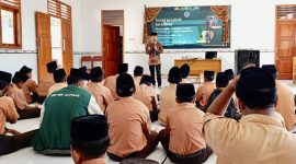 SMP Al Falah Pamekasan mengadakan pelatihan jurnalistik dan literasi untuk mengembangkan potensi siswa di bidang tersebut, dengan melibatkan pemateri dari perguruan tinggi mendapat antusiasme yang tinggi dari para siswa.