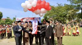 Pelepasa Balon ucapan Selamat Hari Bhayngkara ke-78 Polres Pamekasan oleh Kapolres Pamekasan didampingi Forkopimda Kabupaten Pamekasan.