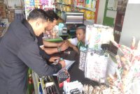 Satuan Polisi Pamong Praja (Satpol PP) Kabupaten Pamekasan gencar melakukan upaya pemberantasan peredaran rokok ilegal di wilayah Pamekasan.