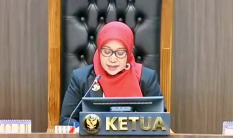Ketua Majelis Ratna Dewi Pettalolo saat membacakan amar putusan perkara nomor. (foto: ist)
