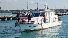 Patroli yang dipimpin langsung oleh Petugas TU Bapak Agus Dwi Suryatno ini melibatkan personil dari Unit Penyelenggara Pelabuhan Kelas II Branta, TNI AL, serta Koramil 0826 Tlanakan. 