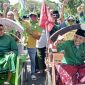 Ribuan warga Pamekasan mengantar pasangan calon Bupati, RKH Mohammad Baqir Aminatullah - Taufadi (BERBAKTI), ke KPU pada 29 Agustus 2024.