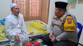 Kapolres Pamekasan, AKBP Jazuli Dani Iriawan, bersilaturahmi ke Pondok Pesantren Miftahul Ulum Panyepen dan disambut oleh pengasuh RKH. Mudatstsir Badrudin.