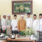 Pasangan calon Bupati dan Wakil Bupati Sumenep, KH. Ali Fikri dan KH. Muh. Unais Ali Hisyam, mendapat dukungan dari ulama kharismatik KH. Afifuddin Muhajir setelah menghadiri Maulid Nabi di Situbondo.