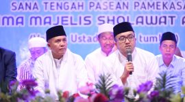 Acara Maulid Nabi yang dihadiri oleh calon Bupati Pamekasan, Muhammad Baqir Aminatullah, dan calon Wakil Bupati, Taufadi, menjadi momen penting untuk mengajak masyarakat bersalawat sebagai bentuk cinta kepada Nabi Muhammad. 