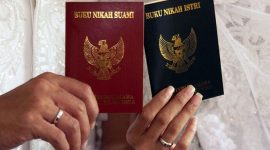 Pemerintah Kabupaten Pamekasan sukses menggelar sidang isbat nikah massal untuk 149 pasangan, memberikan akta nikah resmi gratis dan membantu masyarakat yang kurang mampu agar pernikahan mereka tercatat sah.