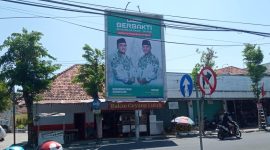 Billboard Ra Baqir-Taufadi terpampang di berbagai sudut Kota Pamekasan.