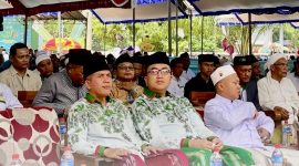 Pasangan calon bupati dan wakil bupati Pamekasan, Muhammad Baqir Aminatullah dan Taufadi (BERBAKTI) saat menghadiri acara Pena Santri di Darul Ulum Banyuanyar.