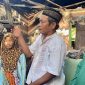 Calon Bupati Pamekasan, Ra Baqir sambangi korban kebakaran di Jalan Astah Barat, RT 01/RW 01, Kelurahan Bugih Pamekasan.