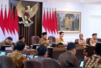 Presiden Prabowo Subianto menekankan pentingnya program kerja yang signifikan, terukur, dan saling bersinergi antara kementerian/lembaga, sesuai dengan arah kebijakan yang disampaikan pada pidato pelantikannya di depan Majelis Permusyawaratan Rakyat (MPR).
