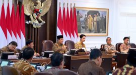 Presiden Prabowo Subianto menekankan pentingnya program kerja yang signifikan, terukur, dan saling bersinergi antara kementerian/lembaga, sesuai dengan arah kebijakan yang disampaikan pada pidato pelantikannya di depan Majelis Permusyawaratan Rakyat (MPR).