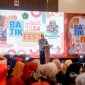 Parade batik ini menampilkan beragam motif khas Pamekasan, mulai dari motif klasik hingga kontemporer.
