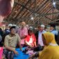 Ra Baqir mengunjungi Pasar Waru untuk mendengarkan keluhan pedagang dan berjanji melakukan revitalisasi pasar, fokus pada perbaikan fasilitas dan semangat gotong royong. 